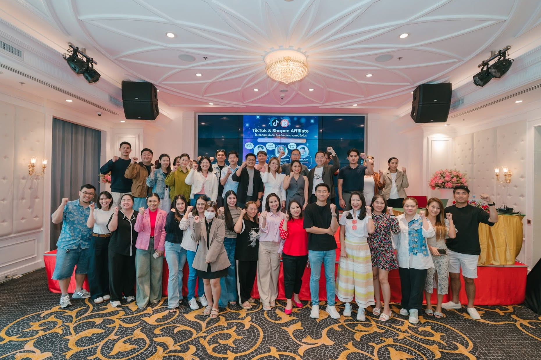 บรรยากาศร่วมกับผู้เข้าร่วมงาน